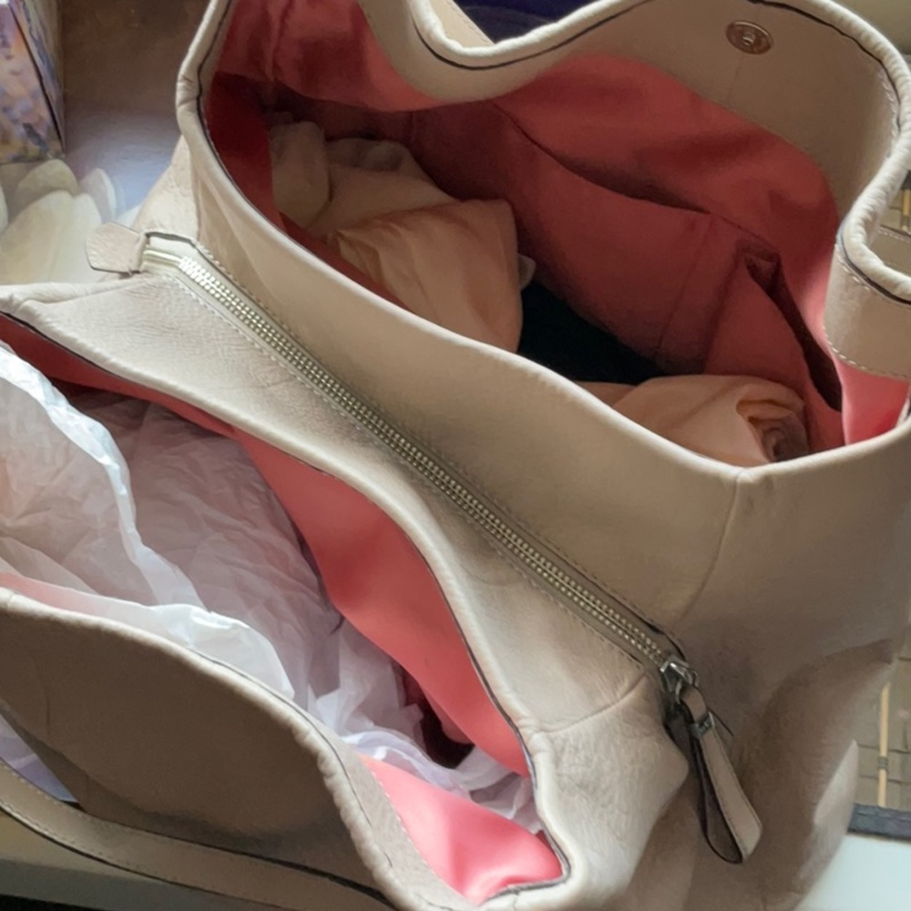 Handbag - Picture 3 of 3